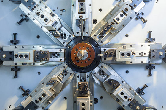 Spinner Motorlu 11 Eksenli Kamsız CNC Yay Makinesi, Kararlı Performans